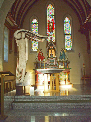 Engelskulptur von Michael  Steigerwald in der Kapelle Rotzingen